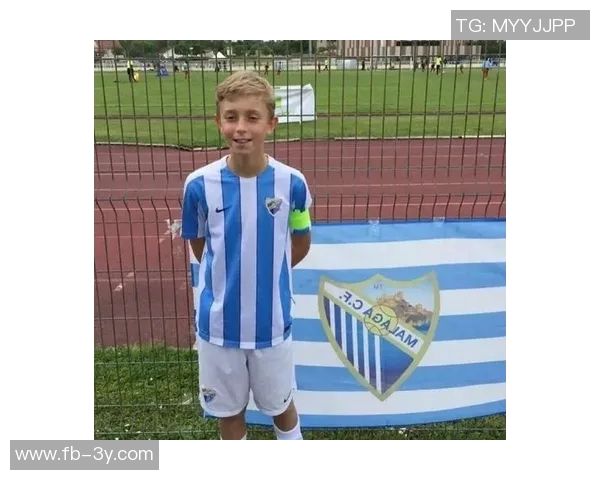 西媒揭示赫伊森眼睛难以睁开的原因是先天性眼睑下垂但不影响视力