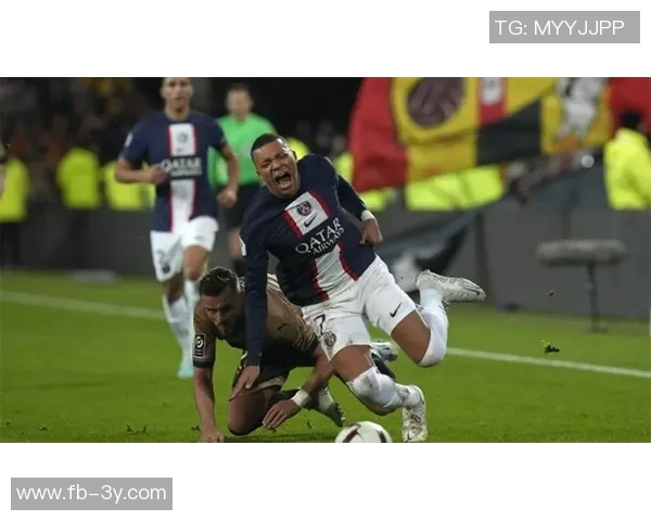 德容因放铲踢到姆巴佩小腿被红牌罚下即将进入补时的紧张局势